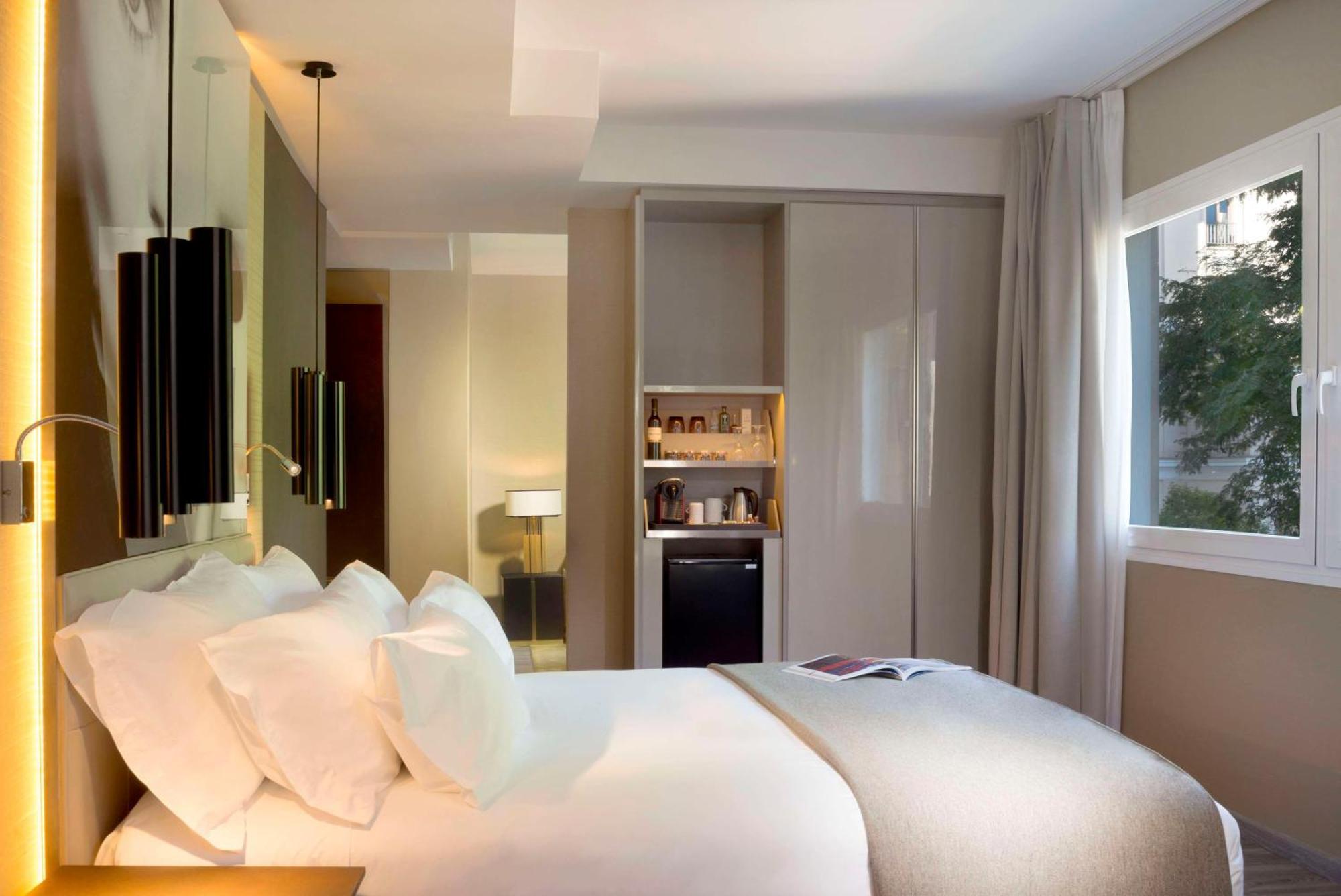 Hotel Nh Collection Madrid Suecia Exteriér fotografie A typical room at the hotel