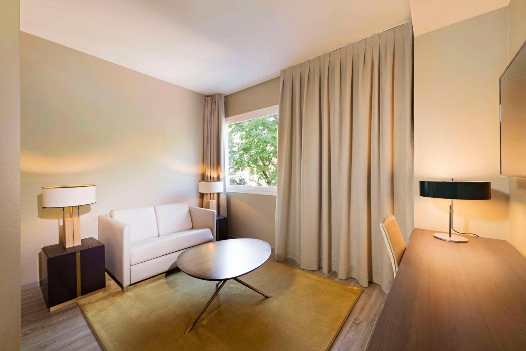 Hotel Nh Collection Madrid Suecia Exteriér fotografie A room at the hotel