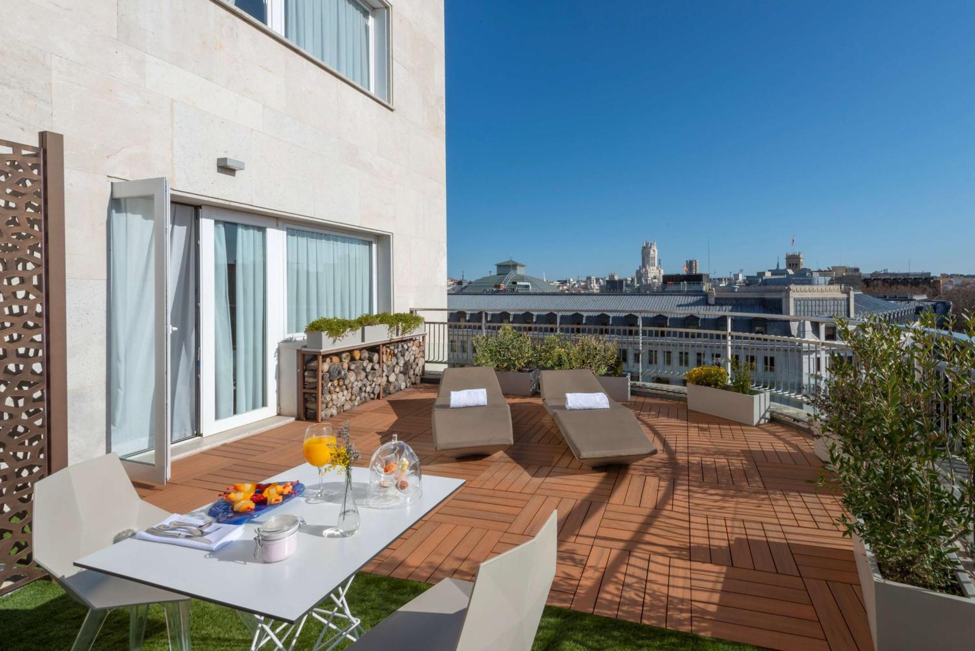 Hotel Nh Collection Madrid Suecia Exteriér fotografie The hotel's rooftop terrace